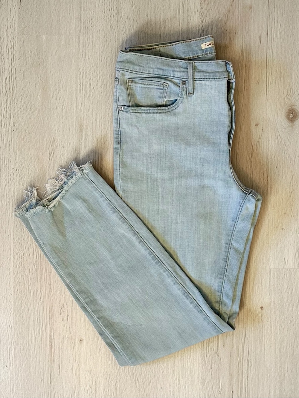 Levi's Light Blue Cropped Frayed-Hem Jeans 724 High Rise Straight Size 31